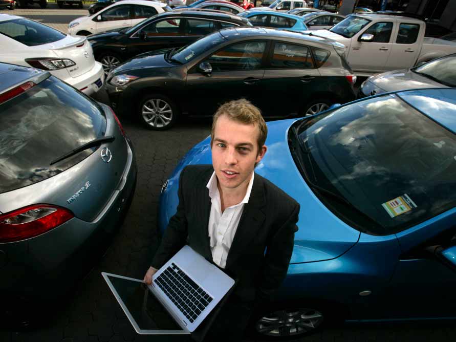 blogs/How-to-Avoid-Scams-While-Selling-Your-Car-Online